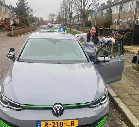 Samantha de Boer geslaagd @rijschoolbybart.nl